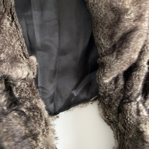 Women’s faux fur wrap OS - Picture 3 of 5
